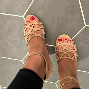 Moda Suede heels in very good condition.